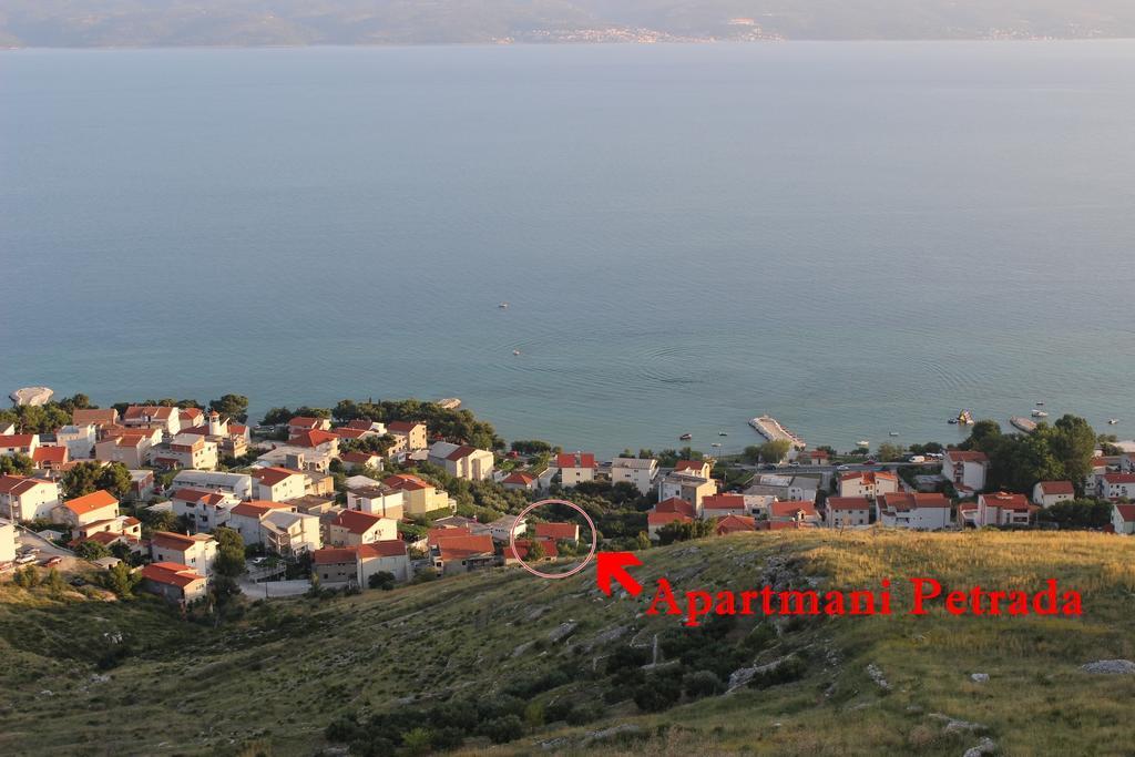 אומיס Apartments Petrada מראה חיצוני תמונה