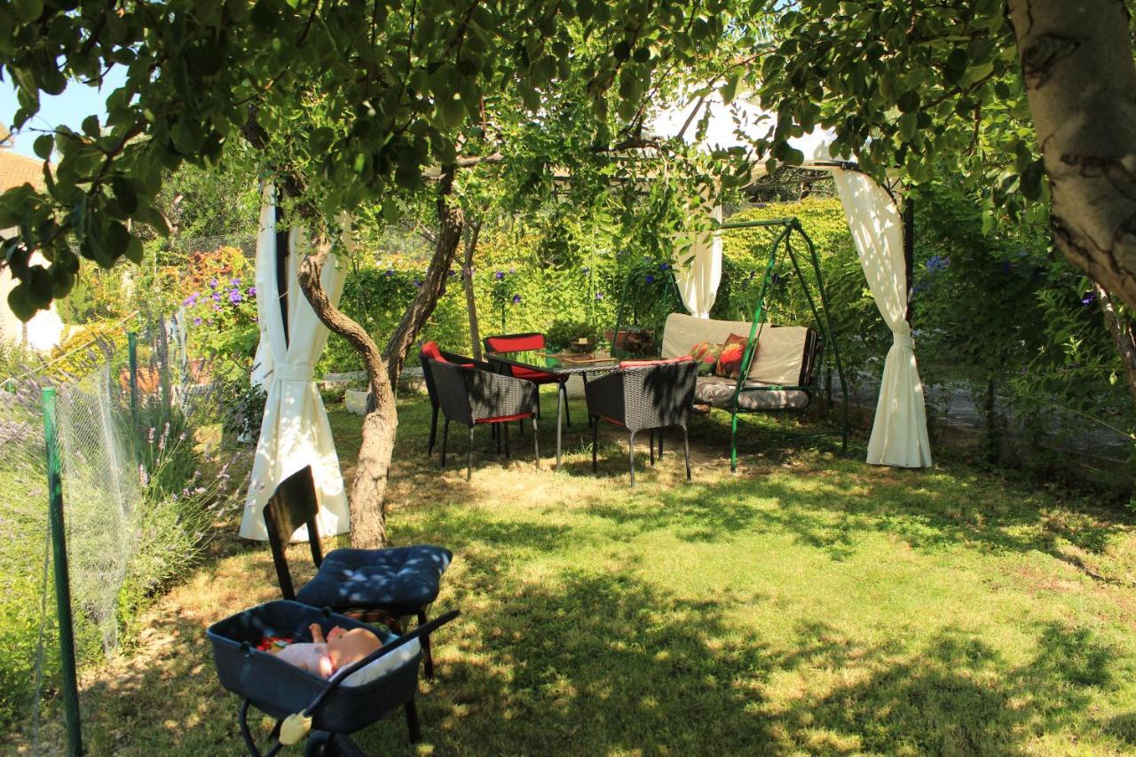 אומיס Apartments Petrada מראה חיצוני תמונה