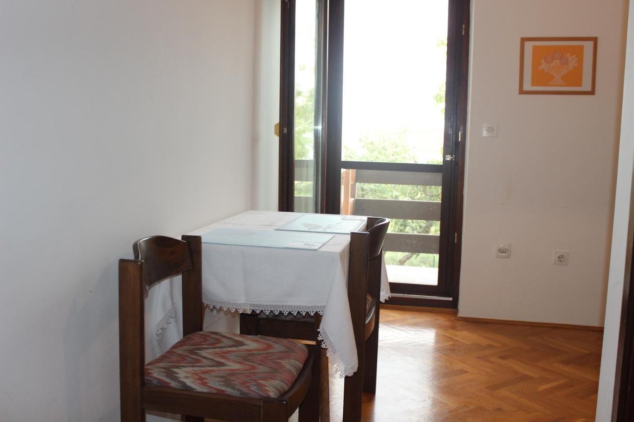 אומיס Apartments Petrada מראה חיצוני תמונה